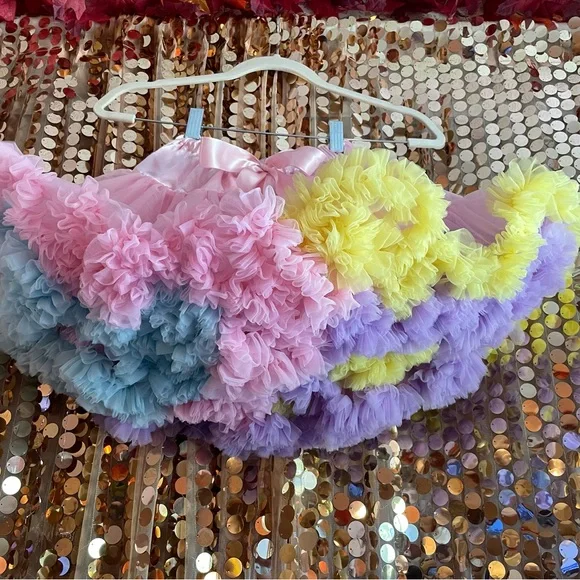 Bundle of 4 tulle ruffly skirts and one tiny ruffly tank top - Picture 6 of 16